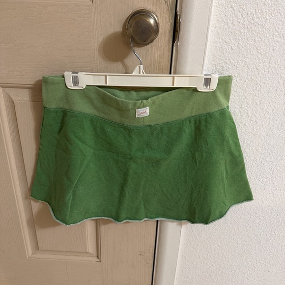 American Eagle Outfitters Olive Mini Skirt - Picture 2 of 4